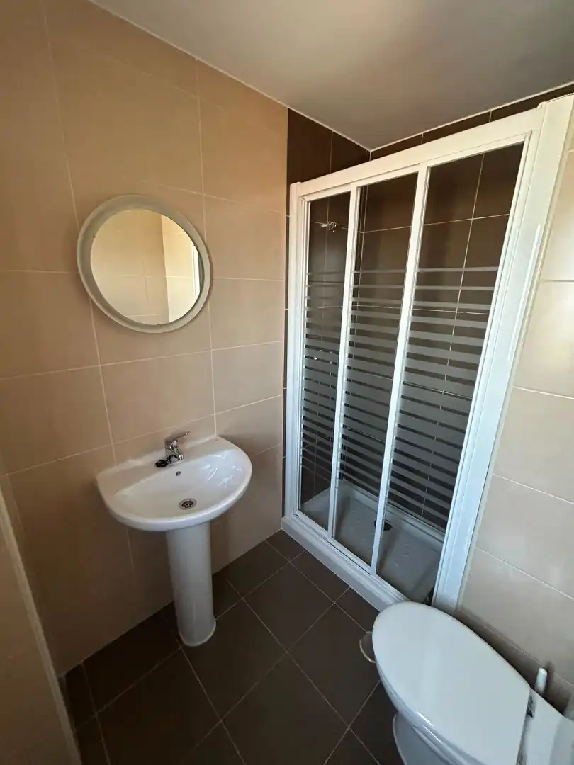 Bathroom of Flat for sale in Benavente  with Heating, Private garden and Parquet flooring