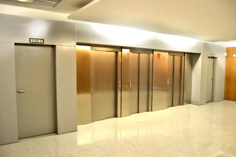 Oficina de lloguer en Guadalajara amb Aire condicionat, Calefacció i Moblat