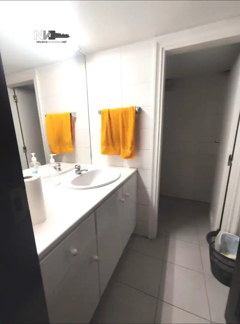 Bathroom of Office for rent in  Pamplona / Iruña  with Heating