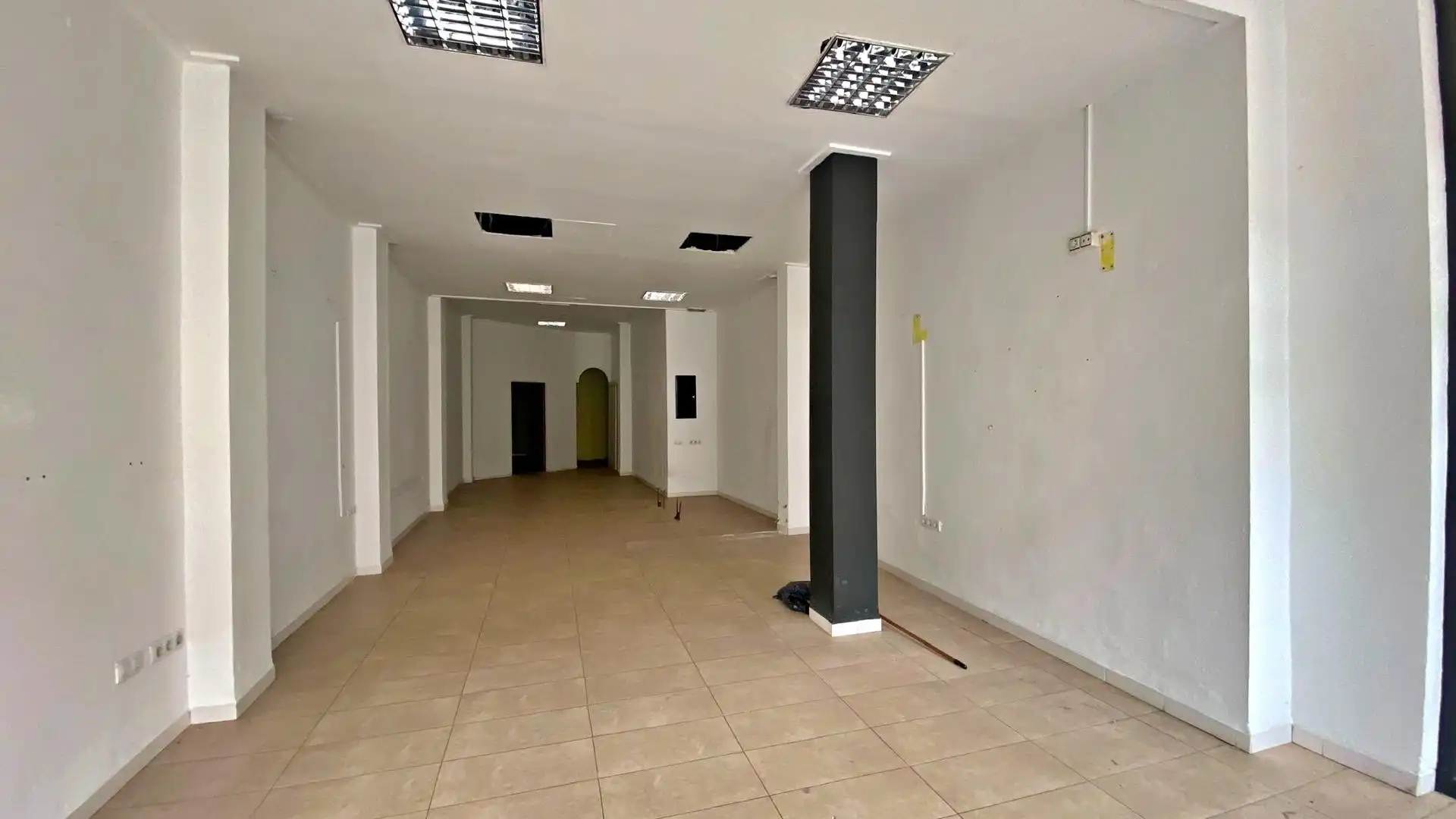 Business premises for sale in Avenida de Santa Eulalia, imagen 10