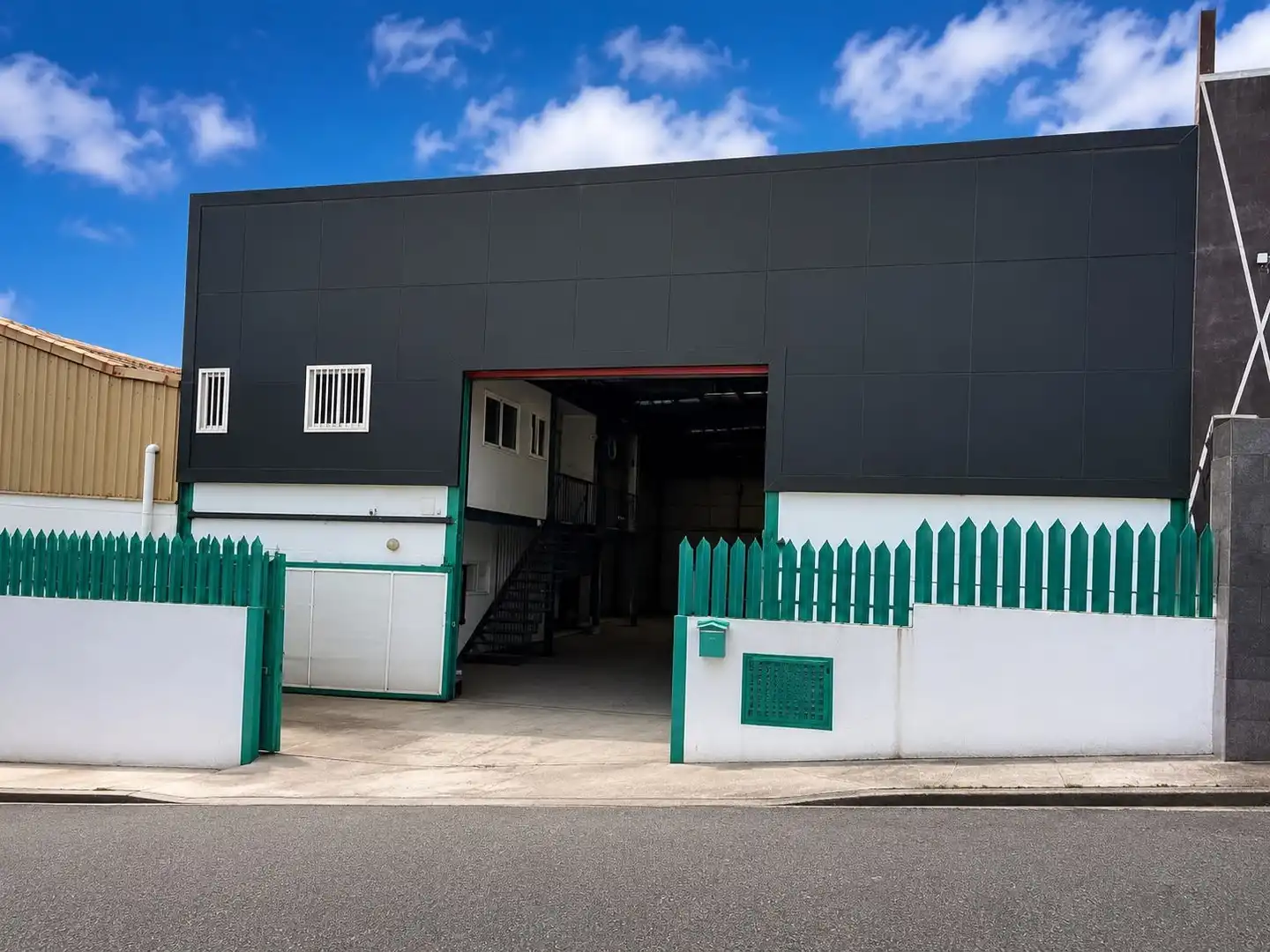 Exterior view of Industrial buildings for sale in Arico