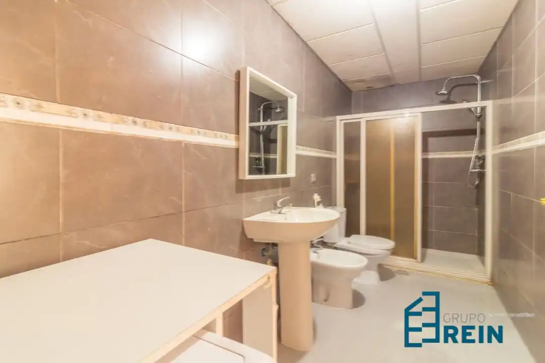 Bathroom of Flat for sale in Recas  with Air Conditioner, Heating and Terrace