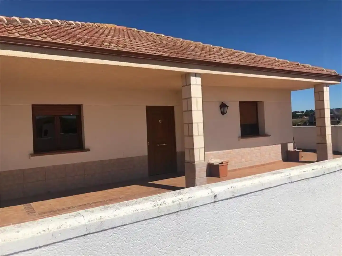 Vista exterior de Casa adosada en venda en Molezuelas de la Carballeda amb Balcó