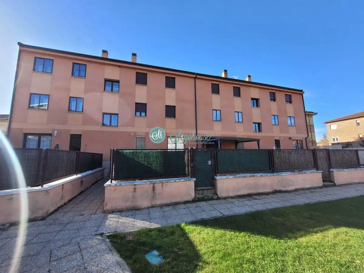 Exterior view of Flat for sale in Palazuelos de Eresma  with Heating, Storage room and Community pool