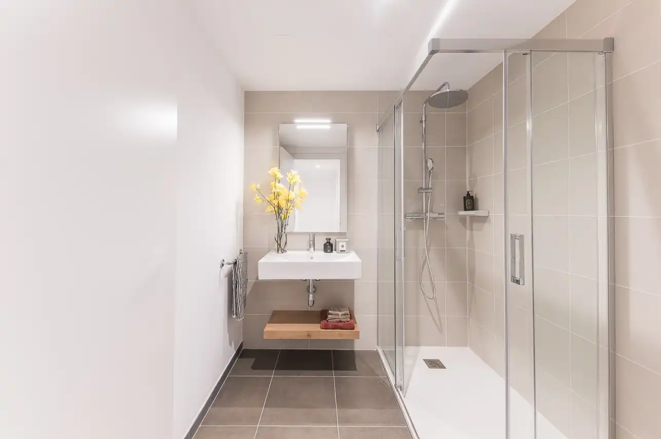 Bany de Apartament de lloguer en Barcelona amb Aire condicionat, Calefacció i Moblat