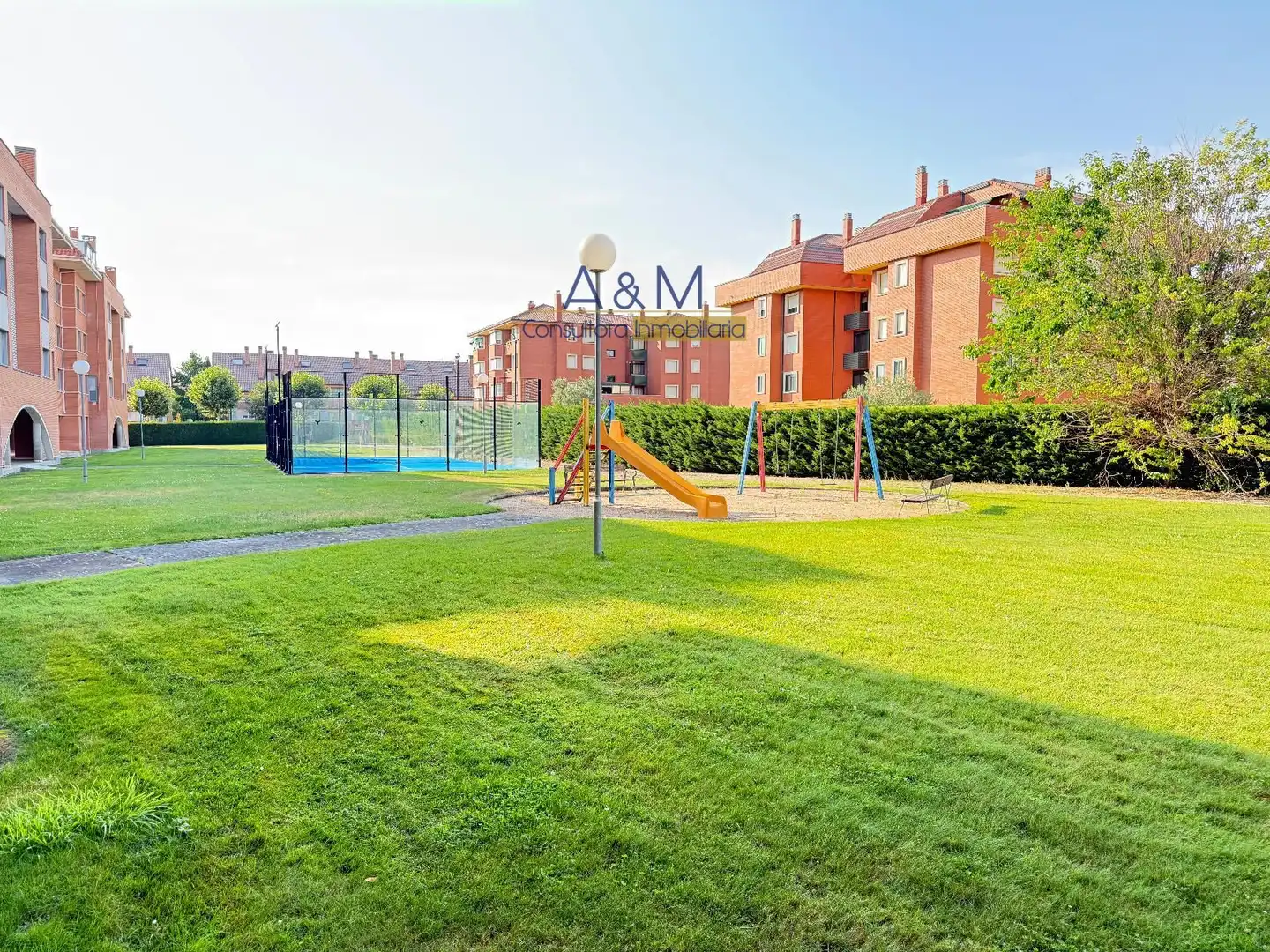 Vista exterior de Ático en venta en Valladolid con Calefacción, Parquet y Terraza