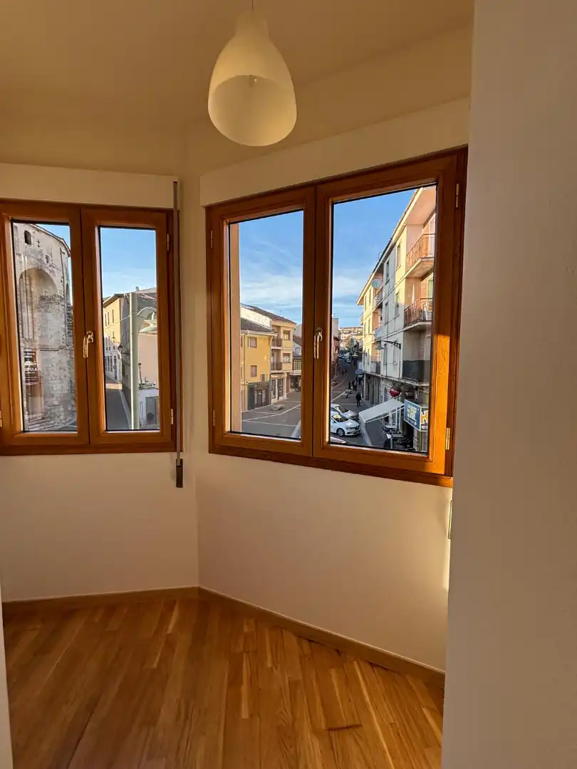 Außenansicht von Wohnung zum Verkauf in Cuéllar mit Heizung, Parkett und Terrasse