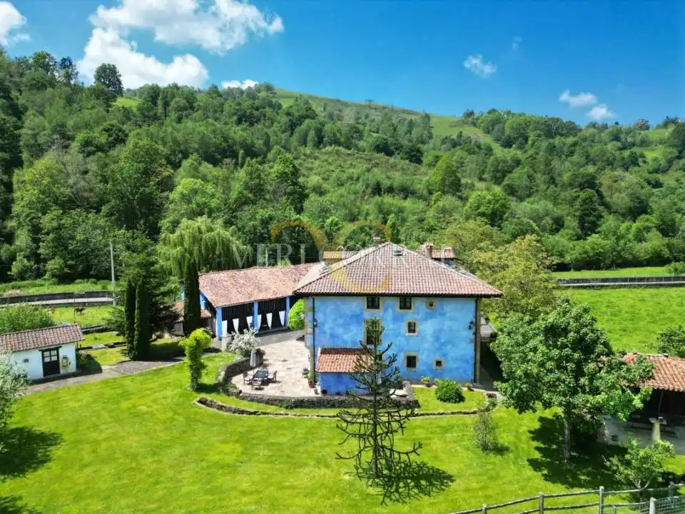 Garden of Buildings for sale in Cangas de Onís
