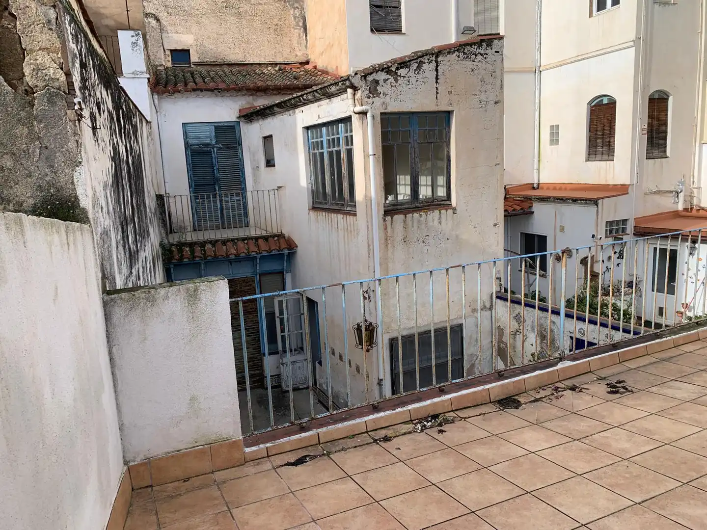 Außenansicht von Haus oder Chalet zum Verkauf in Canet de Mar mit Privatgarten, Terrasse und Balkon
