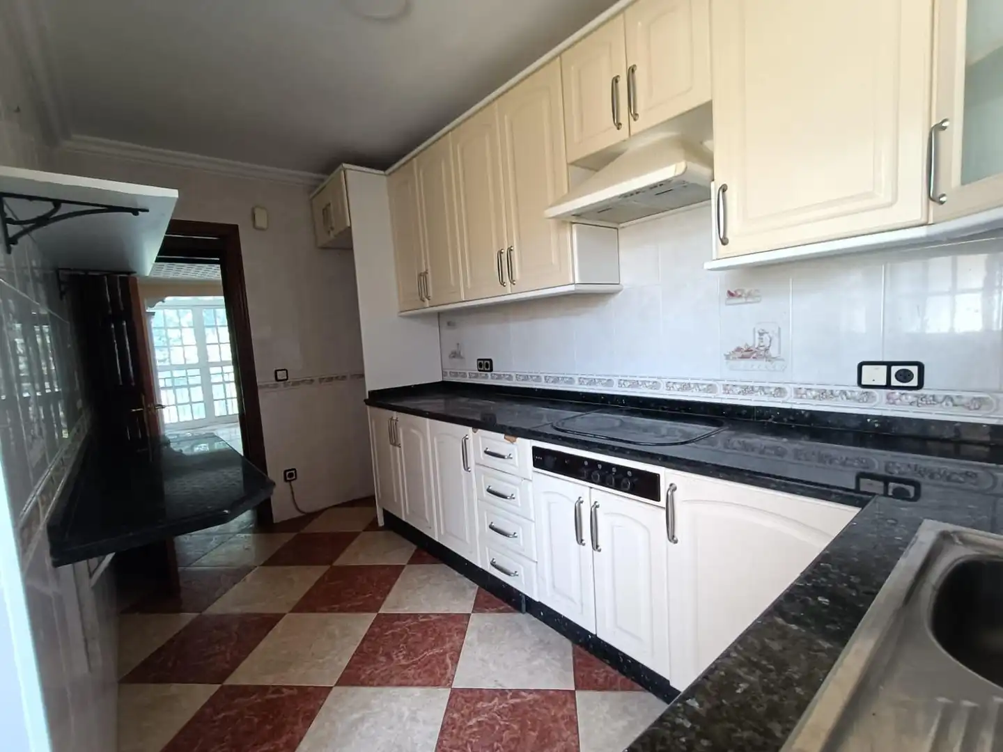 Cocina de Piso en venta en Sevilla con Balcón