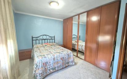 Bedroom of Flat to rent in  Sevilla Capital  with Air Conditioner, Furnished and Washing machine