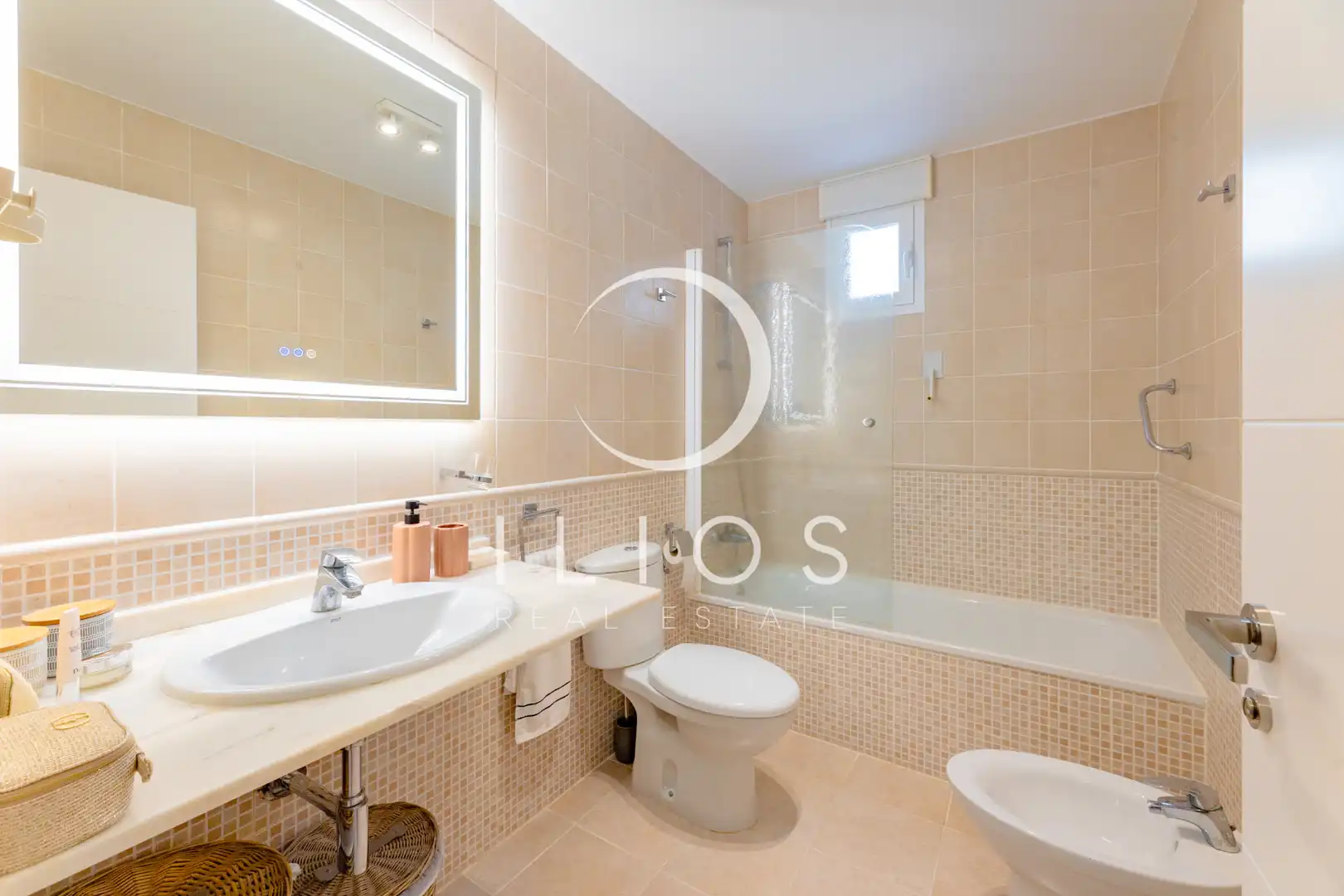 Badezimmer von Wohnung zum Verkauf in Chiva mit Klimaanlage, Parkett und Terrasse