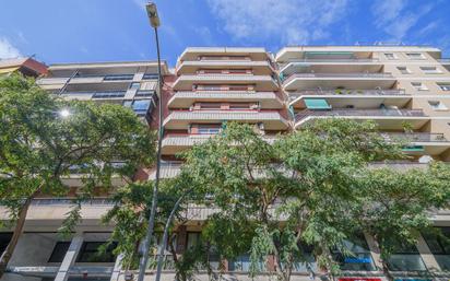 Exterior view of Flat for sale in  Barcelona Capital  with Balcony