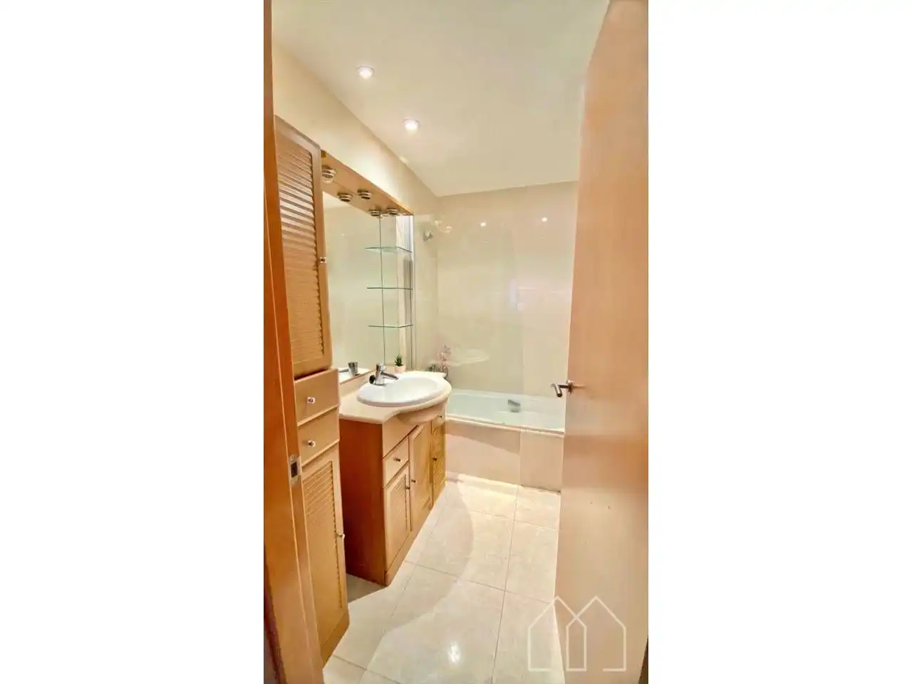 Baño de Ático en venta en Palamós con Calefacción, Terraza y Trastero