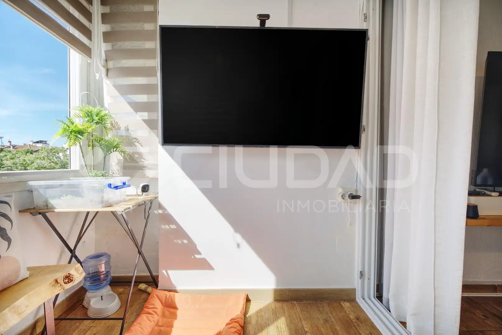Balcony of Flat for sale in San Juan de Aznalfarache  with Air Conditioner