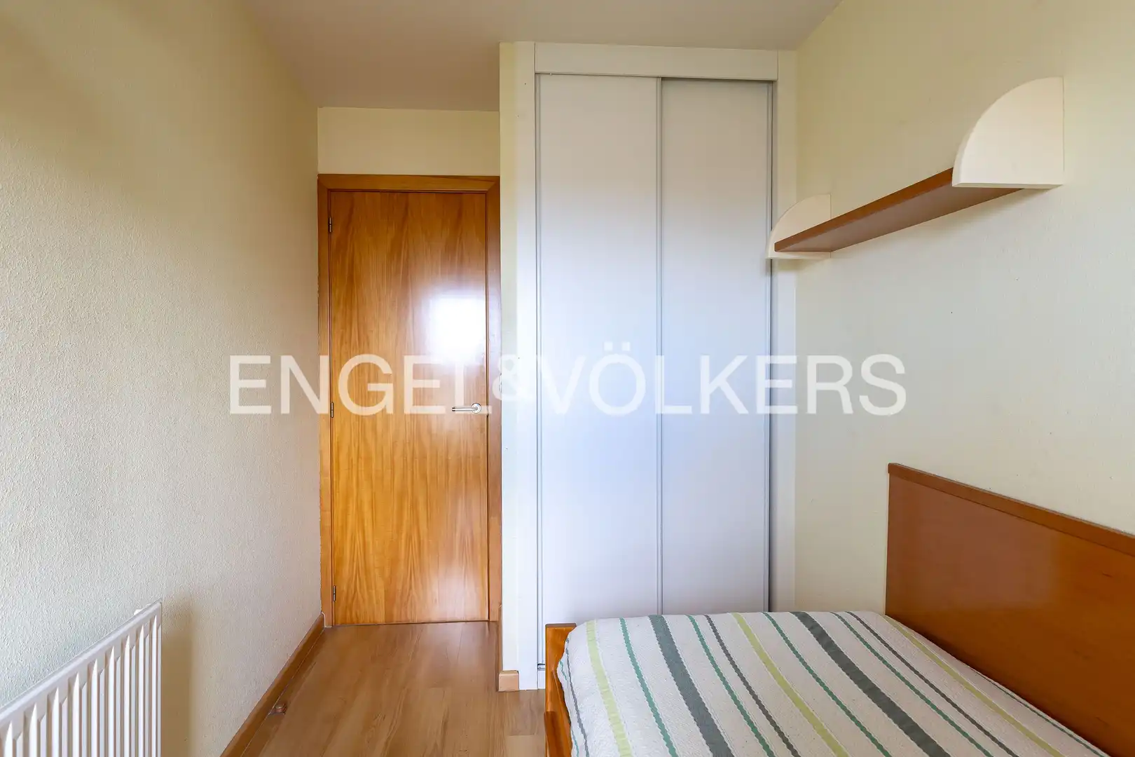Habitación de Piso en venta en Madrid con Calefacción, Trastero y Piscina