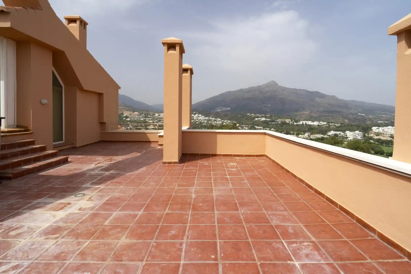 Penthouse with terrace for sale in Nueva Andalucía, imagen 2