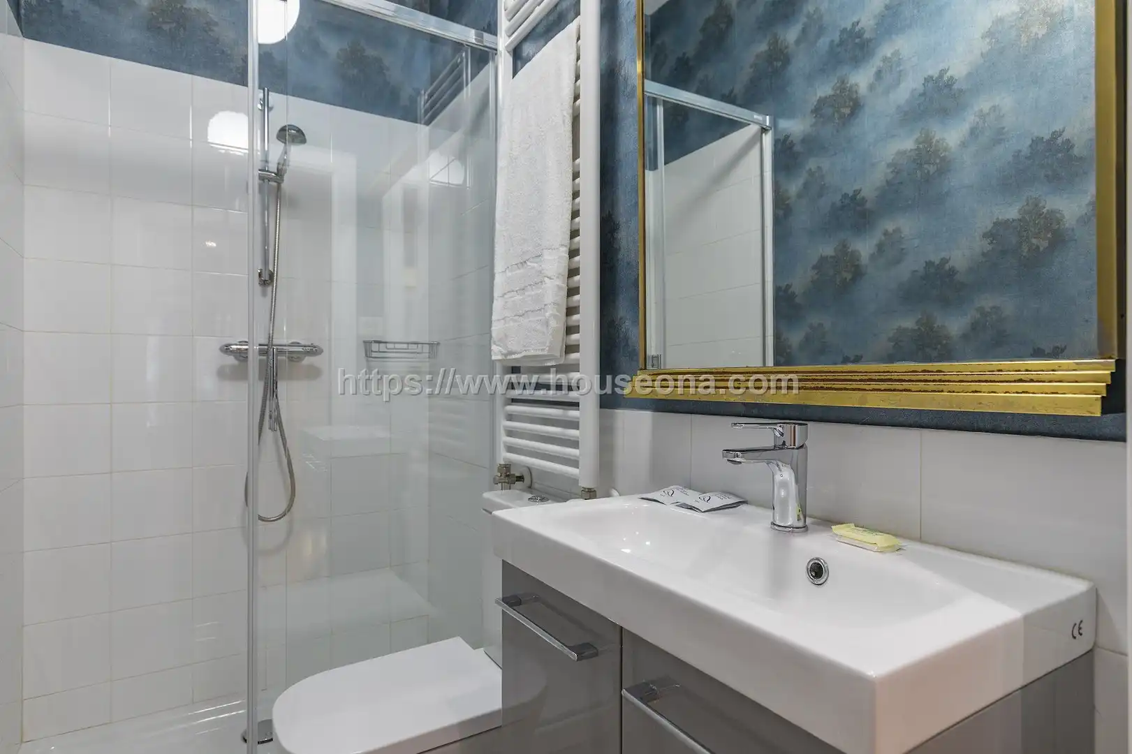 Bathroom of Flat for rent in Bilbao 