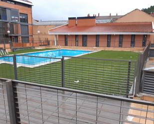 Swimming pool of Duplex for sale in Peñafiel