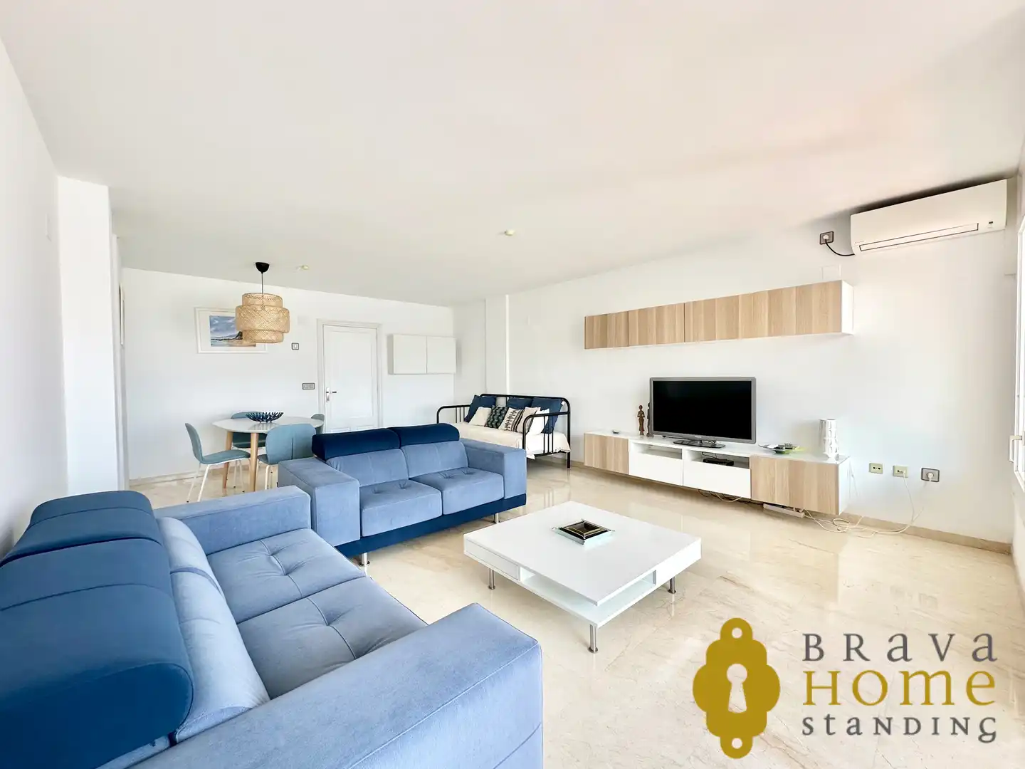 Wohnzimmer von Dachboden zum Verkauf in Empuriabrava mit Klimaanlage, Terrasse und Möbliert