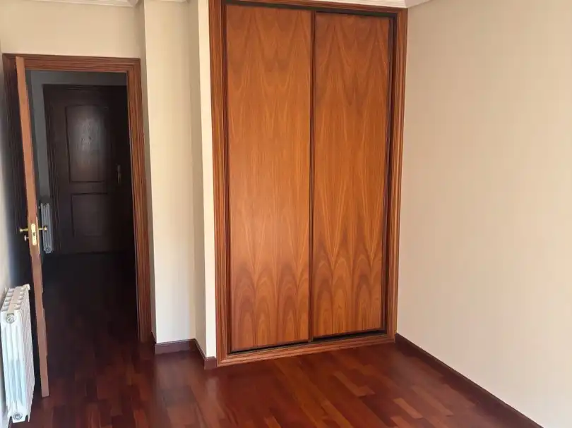 Dormitori de Pis de lloguer en Ponferrada amb Calefacció, Parquet i Traster