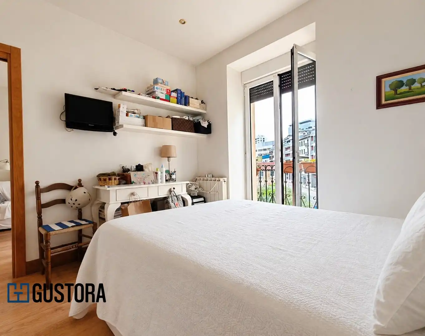 Dormitori de Pis en venda en Donostia - San Sebastián  amb Calefacció, Parquet i Moblat