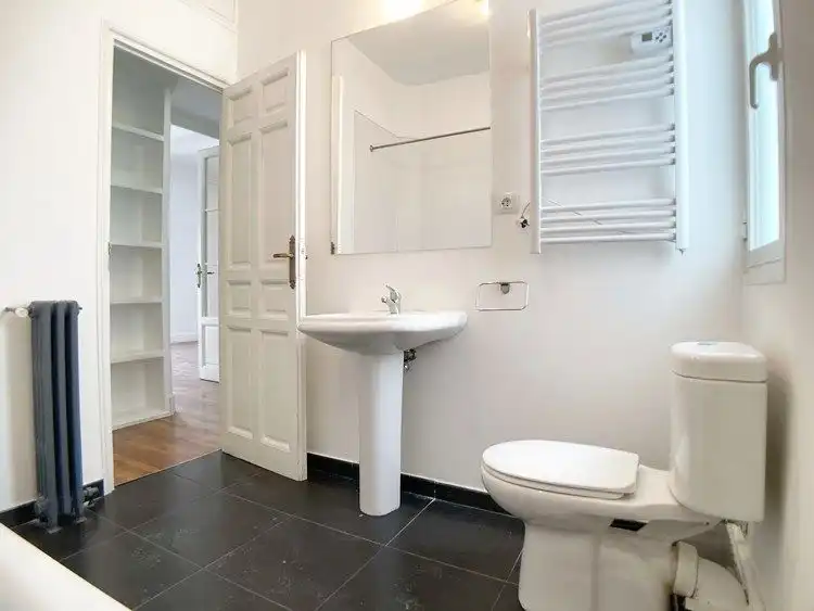 Baño de Piso de alquiler en Madrid con Aire acondicionado, Calefacción y Parquet