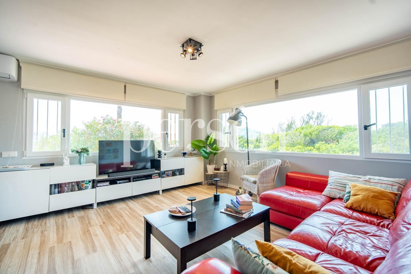 Sala de estar de Planta baja de alquiler en  Valencia Capital con Aire acondicionado, Amueblado y Piscina comunitaria