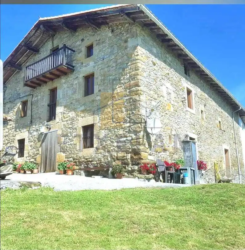 Vista exterior de Finca rústica en venda en Ermua amb Calefacció, Jardí privat i Moblat