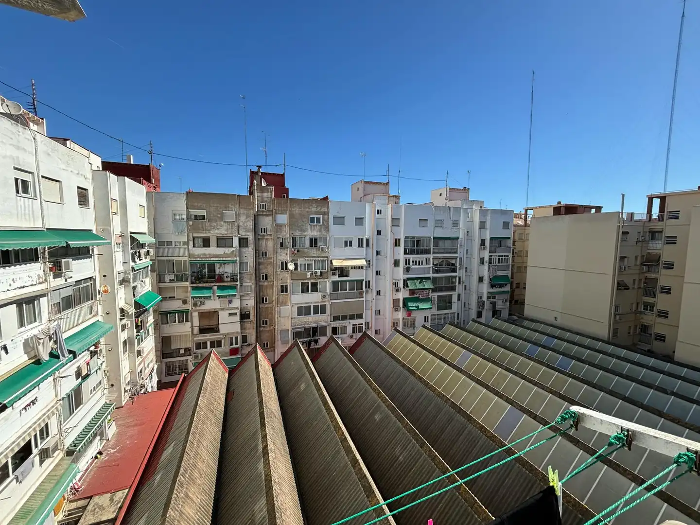 Außenansicht von Wohnung zur untervermieten in Valencia mit Klimaanlage, Heizung und Waschmaschine