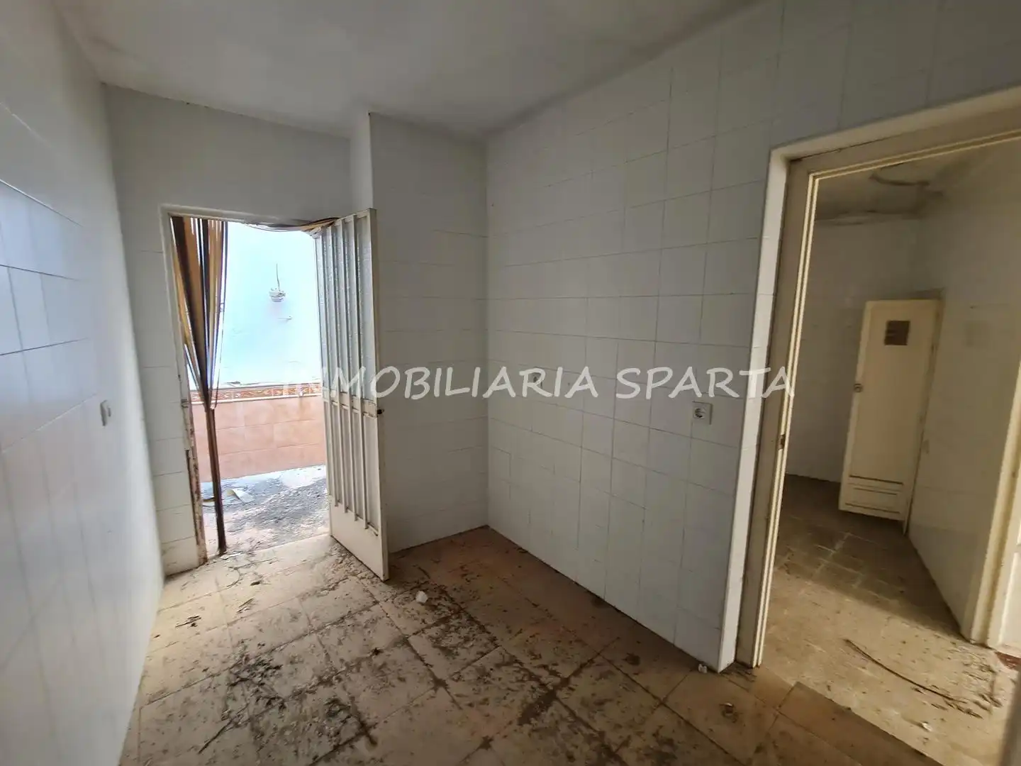 Casa adosada en venda en Sanlúcar la Mayor amb Jardí privat i Balcó