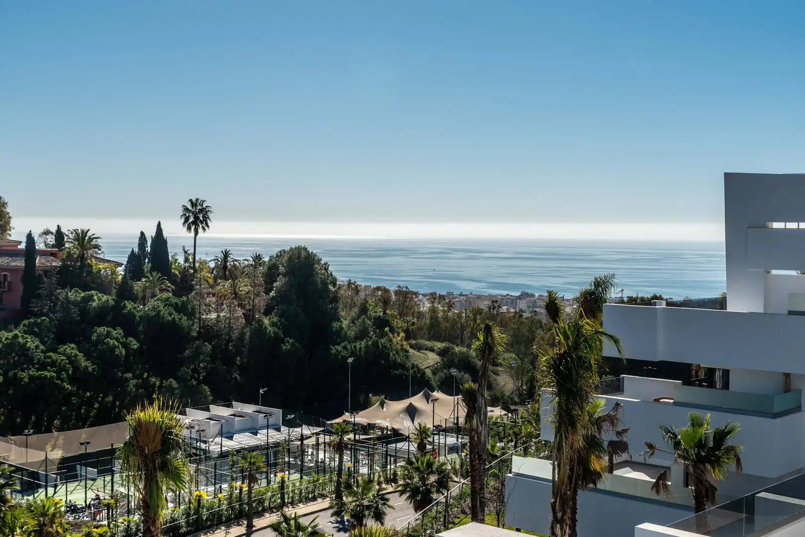 Vista exterior de Planta baja en venta en Estepona con Aire acondicionado, Calefacción y Jardín privado