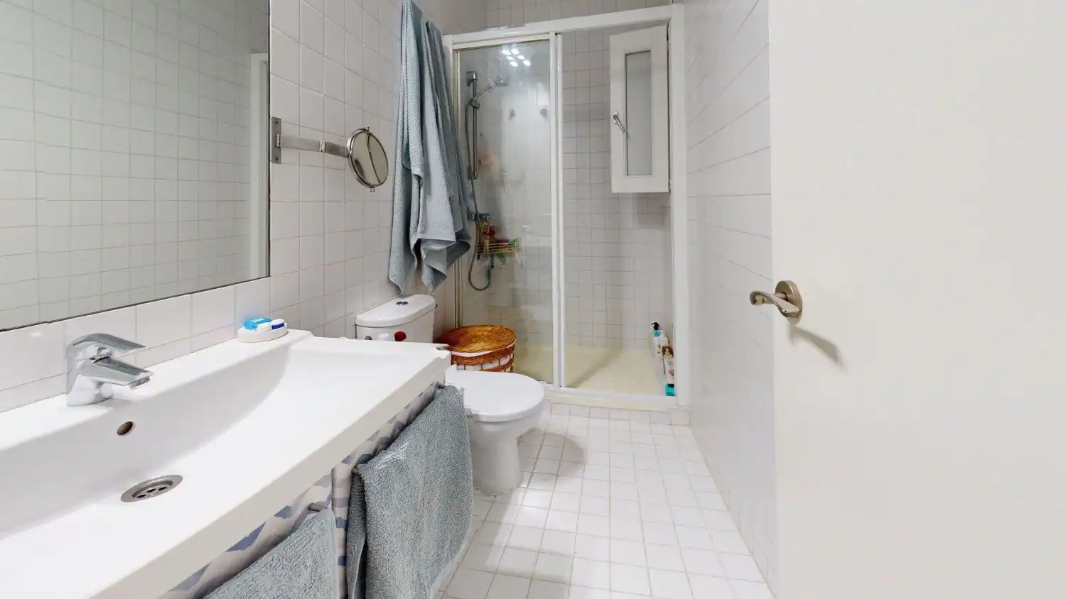 Bathroom of Flat for sale in Sevilla  with Air Conditioner, Heating and Terrace