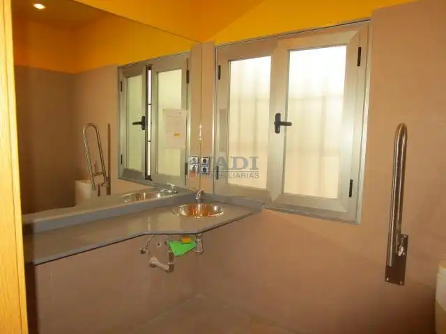 Badezimmer von Geschaftsraum zur Miete in Valdepeñas mit Klimaanlage
