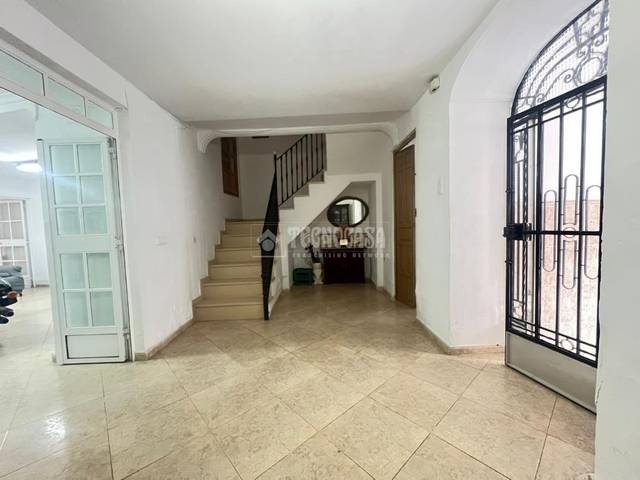 Casa-chalet en Venta en Puente Genil