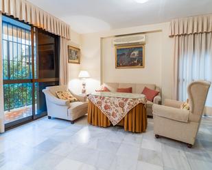 Living room of Apartment for sale in  Sevilla Capital  with Air Conditioner, Heating and Parquet flooring