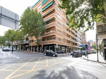 Piso con balcón en venta en Calle DOCTOR ADELARDO MORA 6