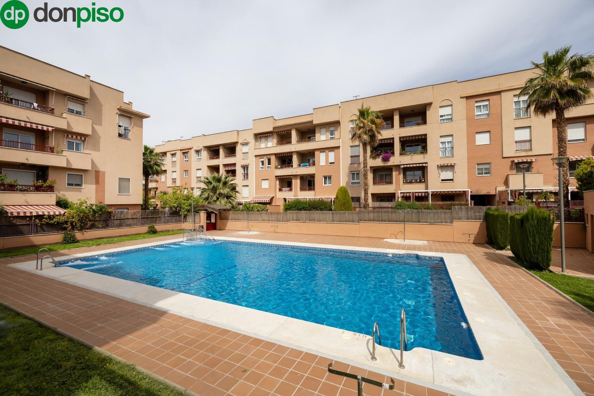 Swimming pool of Flat for sale in  Granada Capital  with Air Conditioner, Heating and Private garden