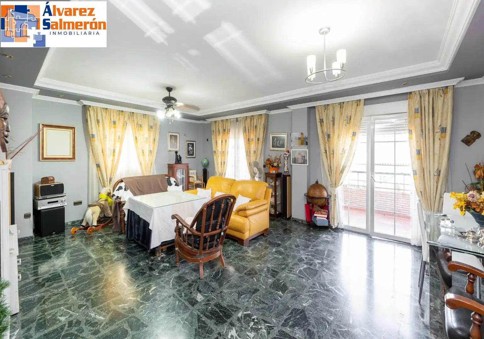 Sala de estar de Casa o chalet en venta en Monachil con Aire acondicionado, Calefacción y Jardín privado