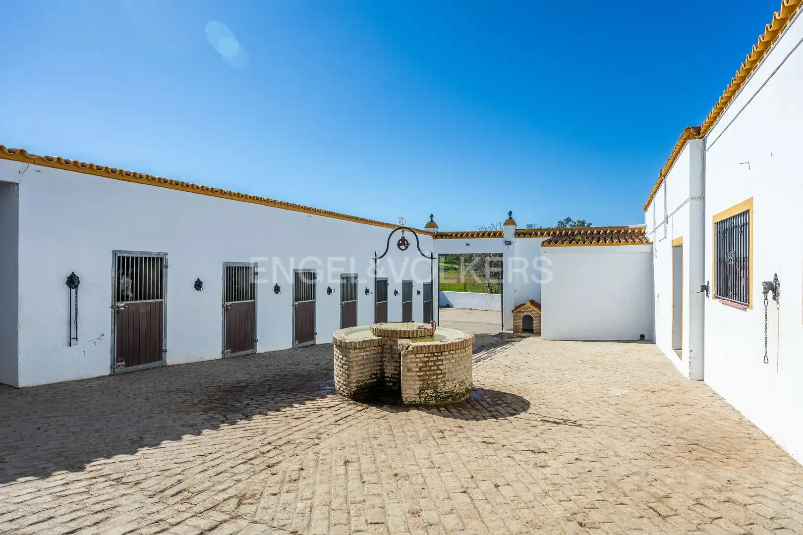 Vista exterior de Casa o chalet en venta en Alcalá de Guadaira con Calefacción y Jardín privado