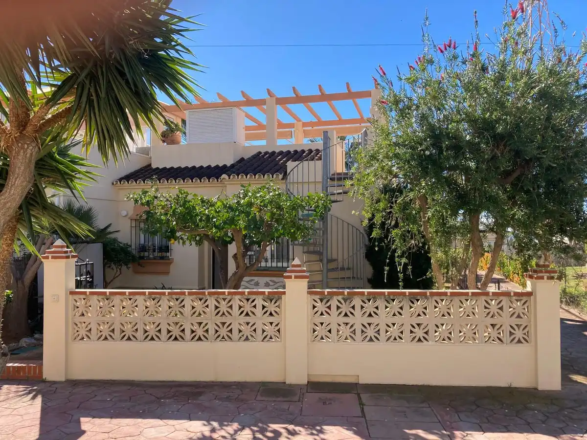 Maison mitoyenne avec piscine à vendre à Torrox Park