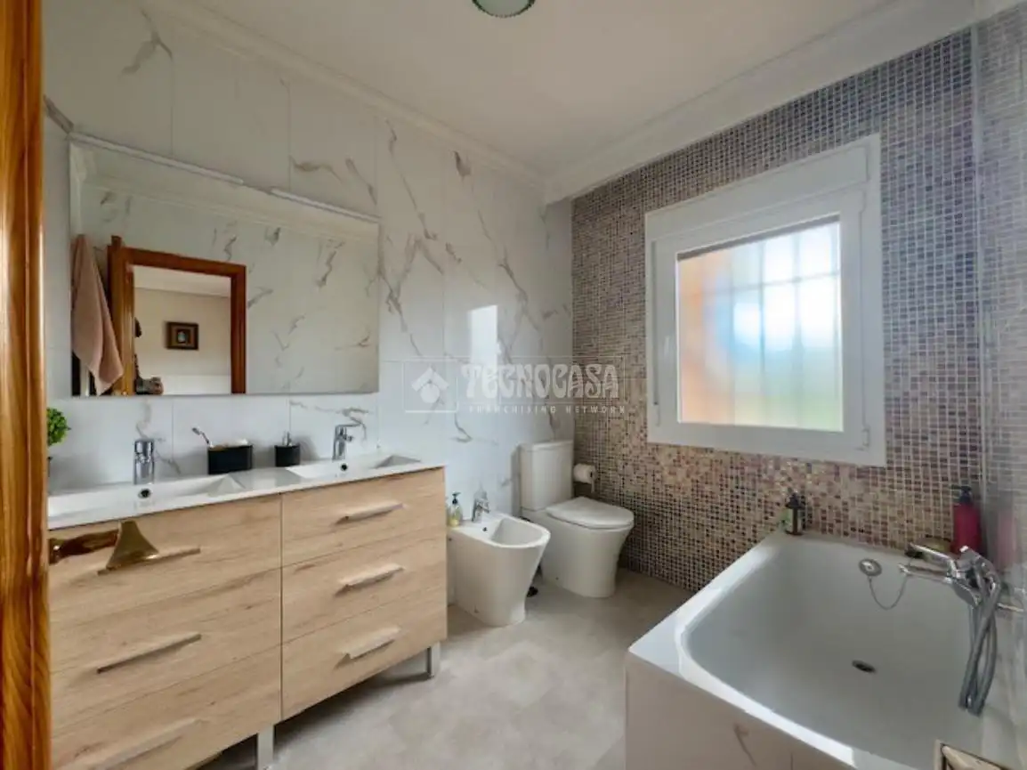 Bathroom of Detached homes for sale in Las Rozas de Madrid  with Air Conditioner, Heating and Private garden