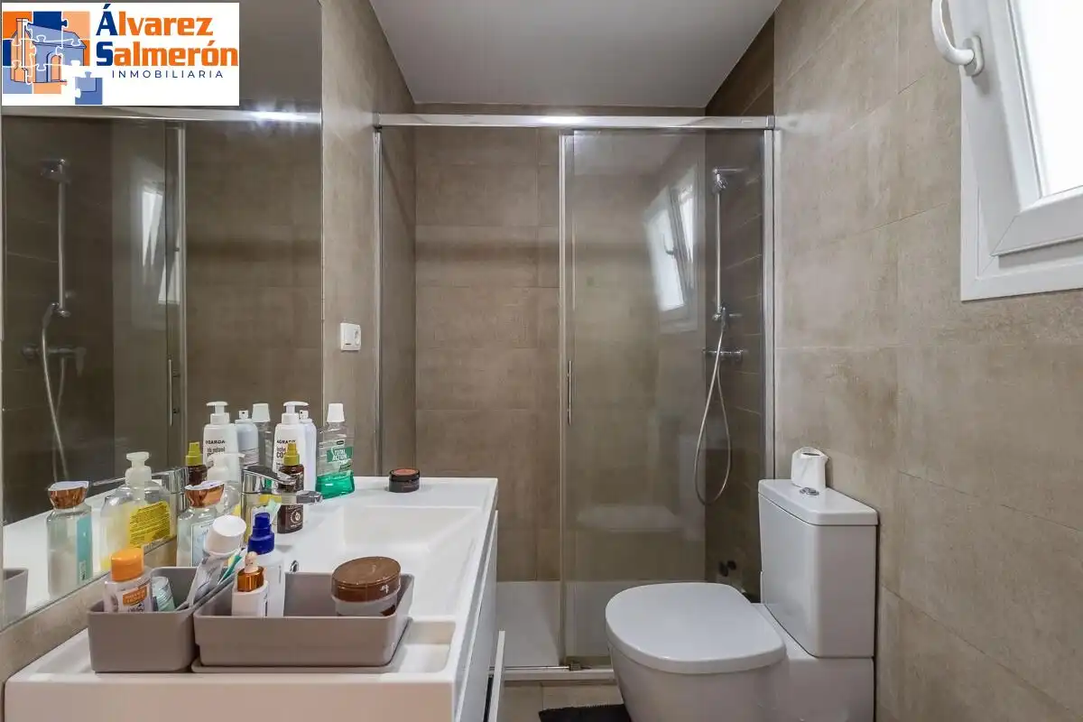 Badezimmer von Wohnung zum Verkauf in Granada mit Terrasse