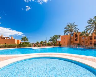 Piscina de Planta baixa en venda en Benahavís amb Aire condicionat, Jardí privat i Terrassa