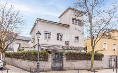 Exterior view of House or chalet for sale in  Madrid Capital  with Heating, Private garden and Parquet flooring