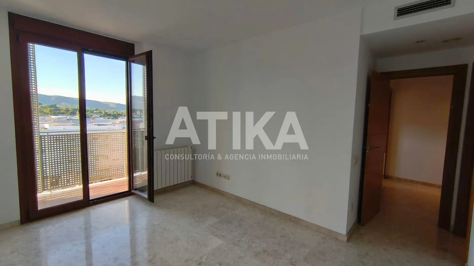 Appartamento con terrazza in vendita a Sant Josep - Zona Hospital, imagen 3