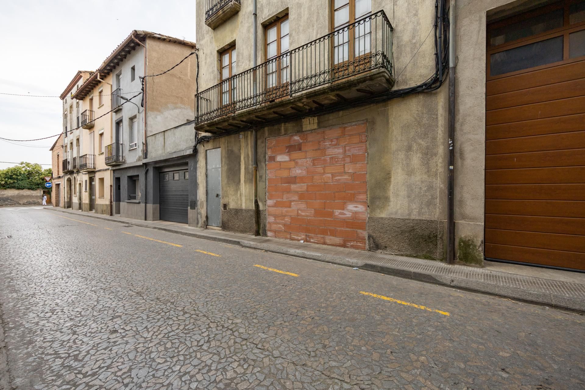 Exterior view of Building for sale in Manlleu
