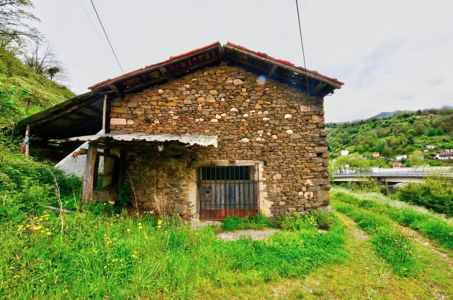 Vista exterior de Casa o chalet en venta en Mieres (Asturias) con Piscina