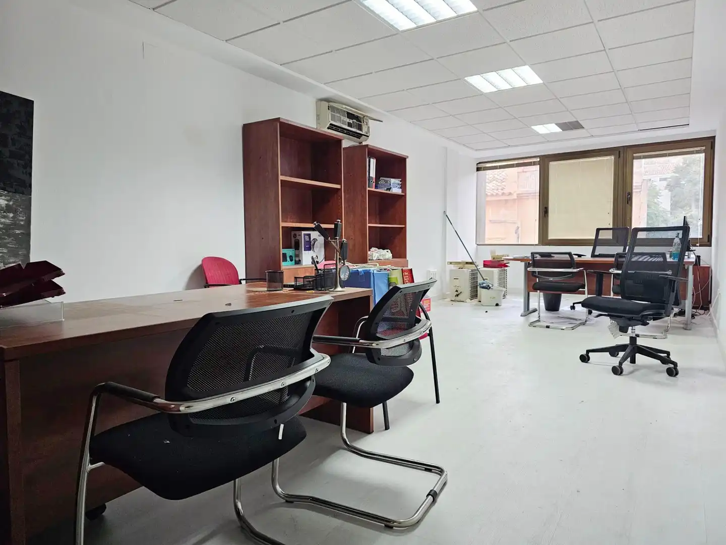 Büro zur Miete in Dénia mit Klimaanlage, Heizung und Möbliert