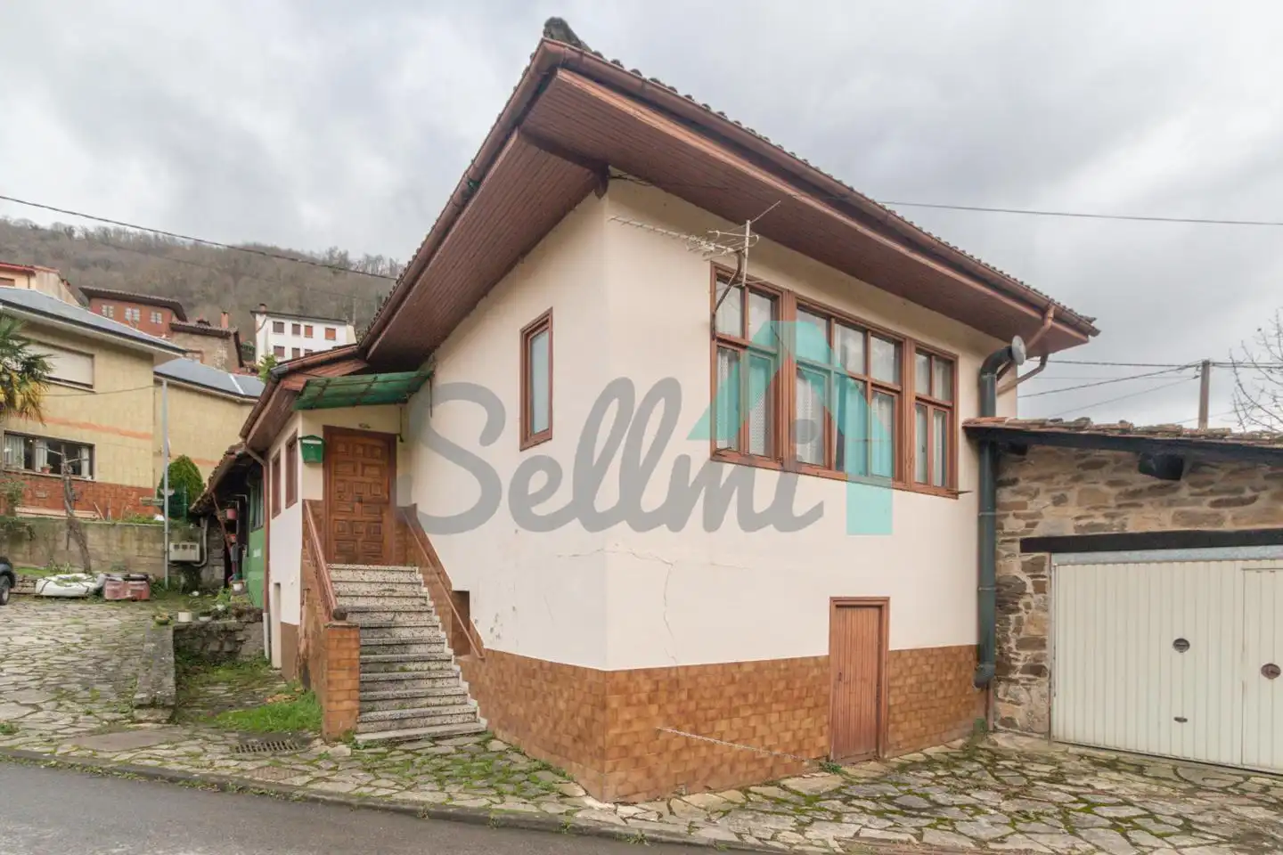 Vista exterior de Casa adosada en venta en Quirós con Calefacción y Trastero
